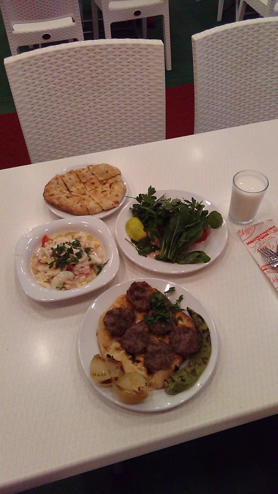 Meşhur Aksu Yıldız Köfte & Piyaz