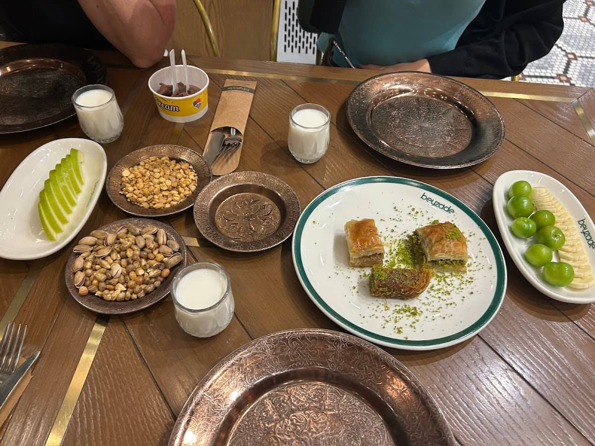 Beyzade Karaköy (künefe - Baklava - Kahvaltı)