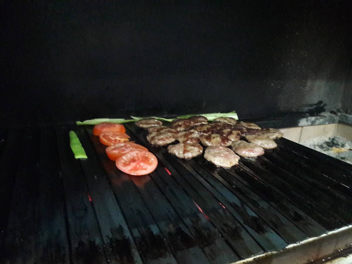 Mindavallı Köfte Ve Piyaz