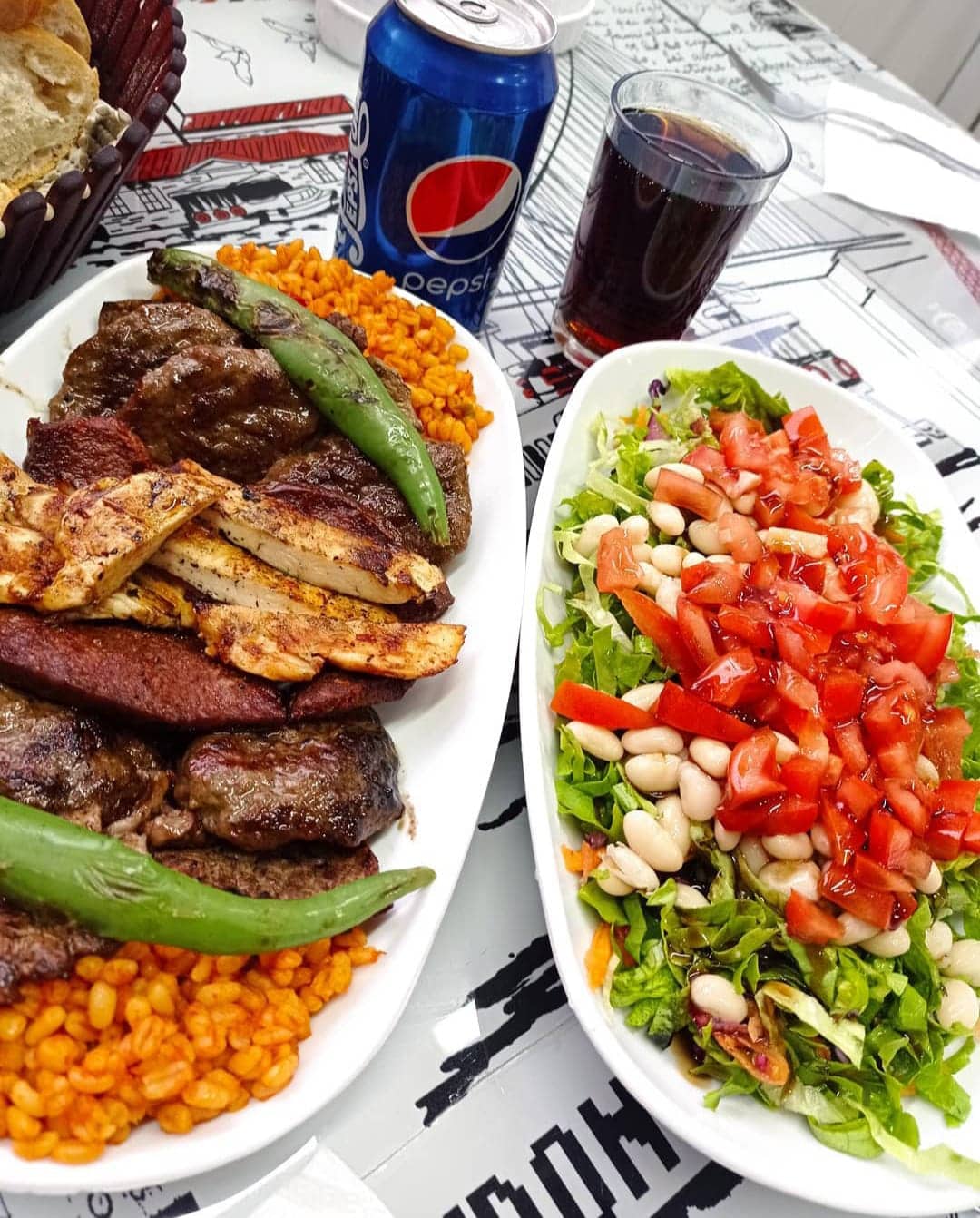 Mindavallı Köfte Ve Piyaz