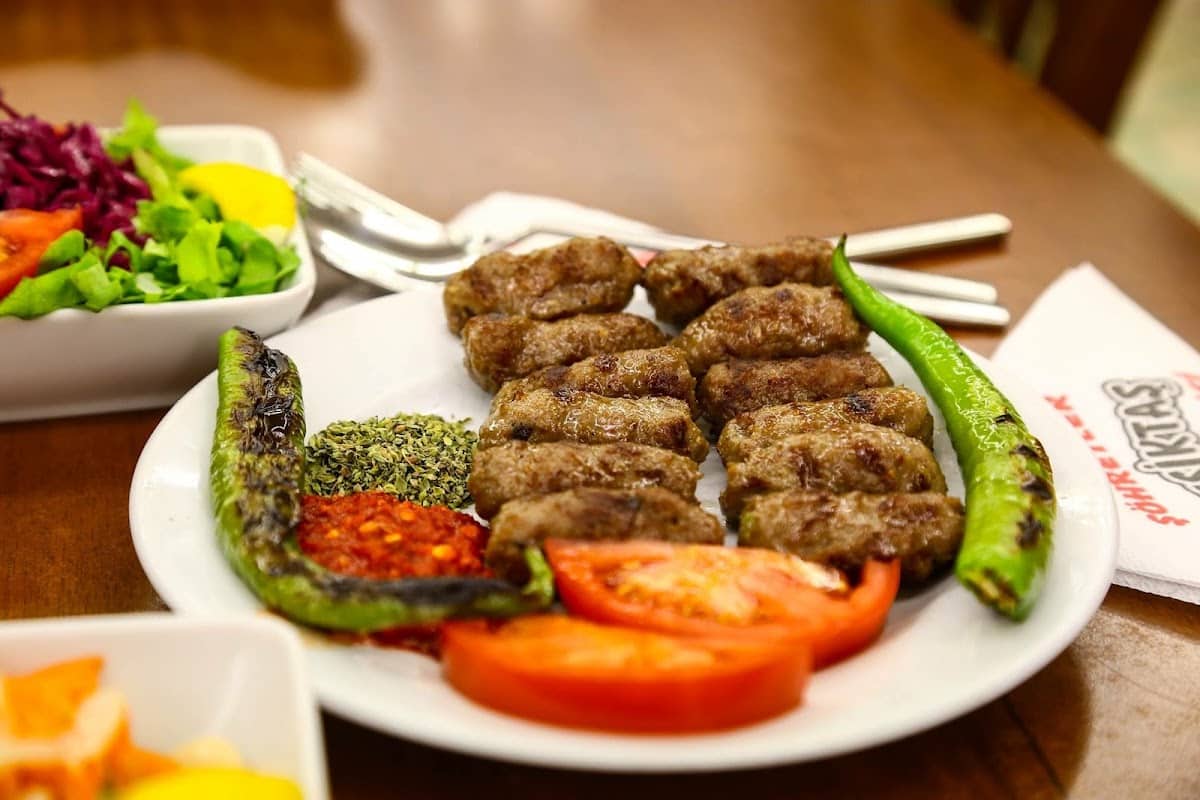 Şöhretler Beşiktaş Köftecisi