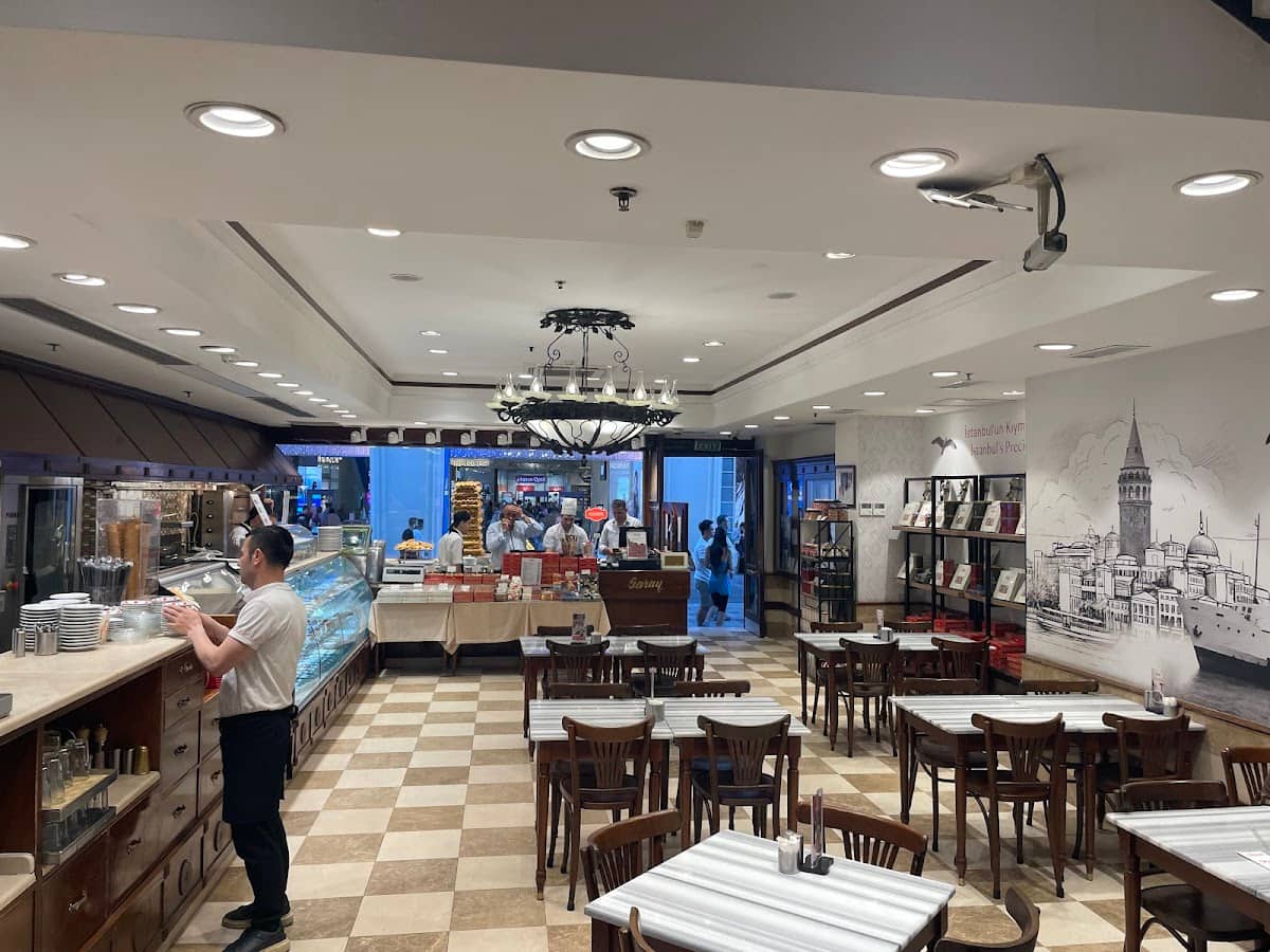 Saray Muhallebicisi - Beyoğlu