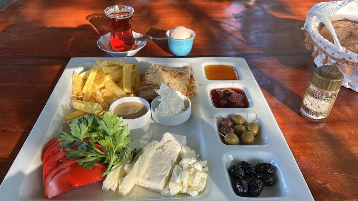 Veli Baba Kahvaltı, Gözleme, Bal Ve Apiterapi Dogal Ürünler