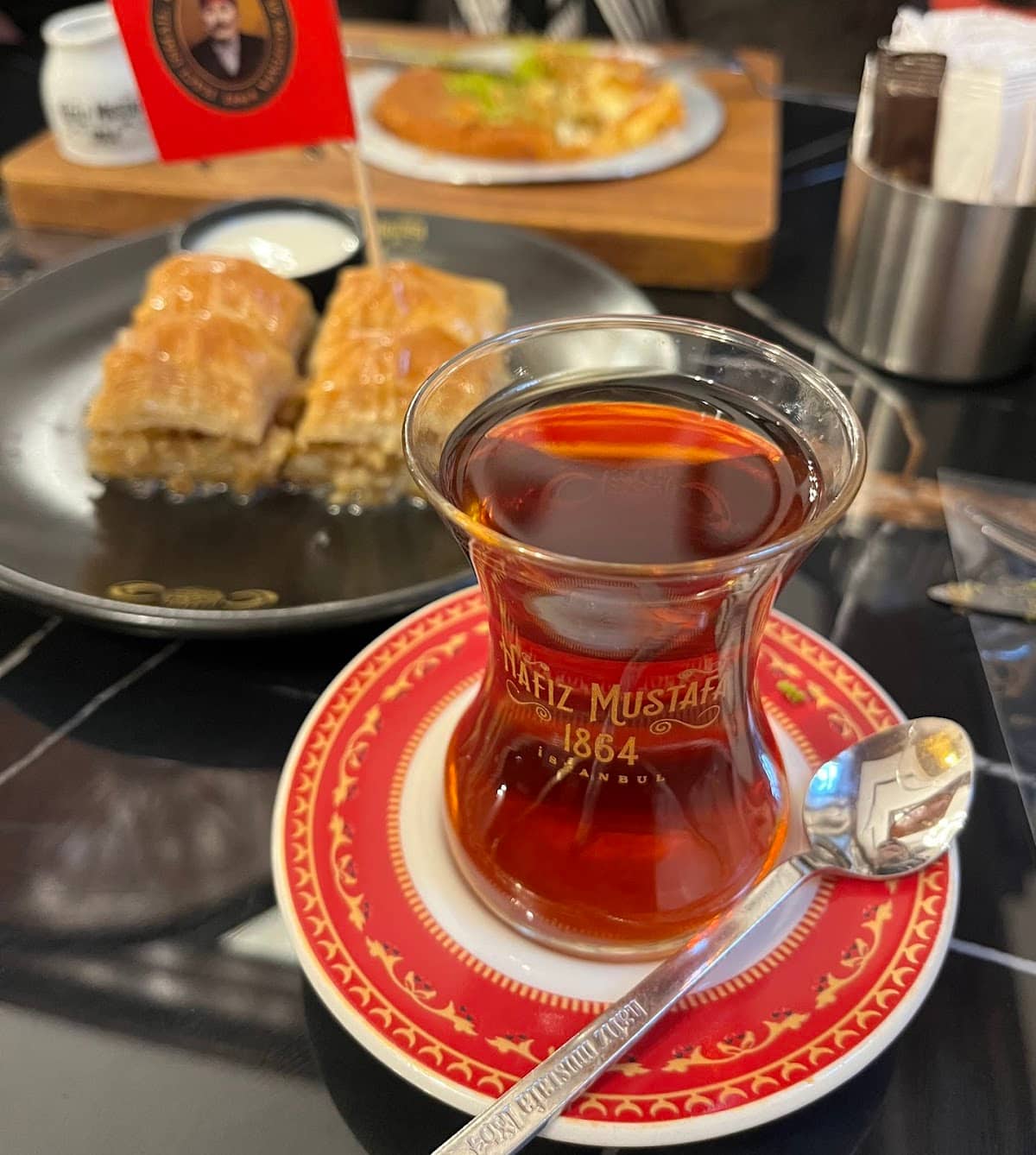 Hafız Mustafa 1864 Edebiyat Kıraathanesi